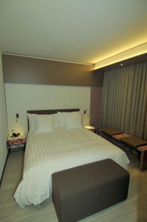 Hotel Forum Martigny Room photo